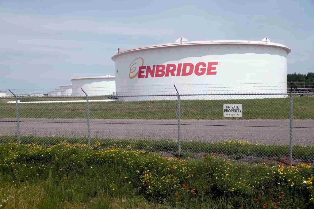 image of large oil tank with Enbridge name