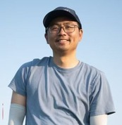 head and shoulder image of Luoliang Xu